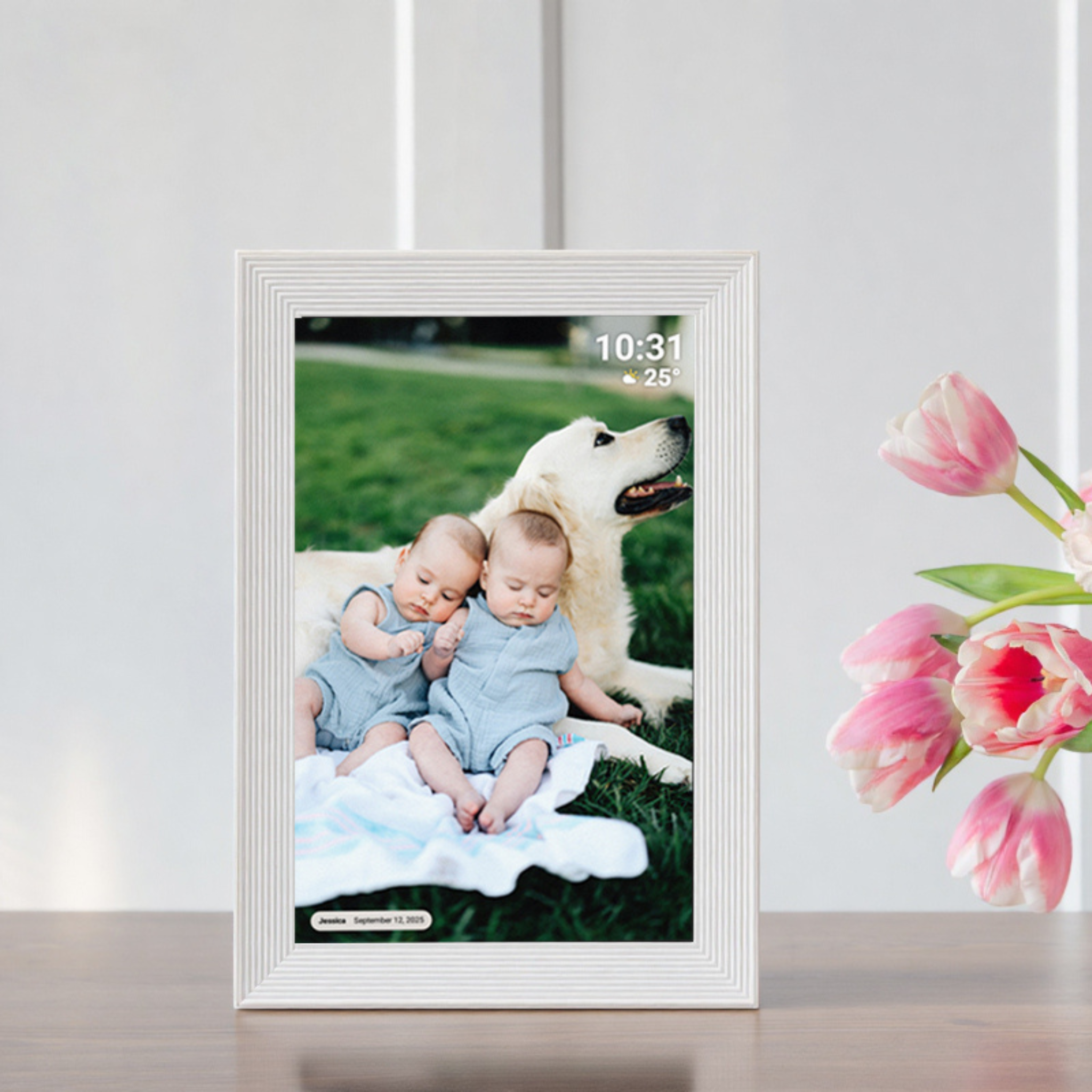 OTJ 10.1 inch Wi-Fi digital photo frame with Frameo app